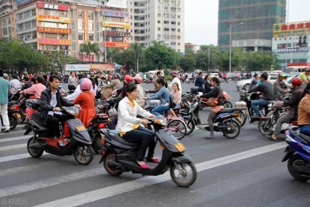 海口电动车行业新气象：绿色出行成为新风尚